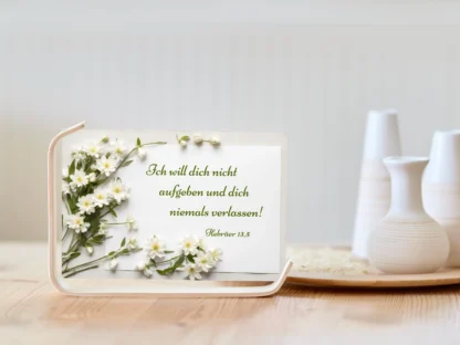 Holz-Acrylaufsteller „Gott will nicht aufgeben“ (weiße Blumen) – Bild 2